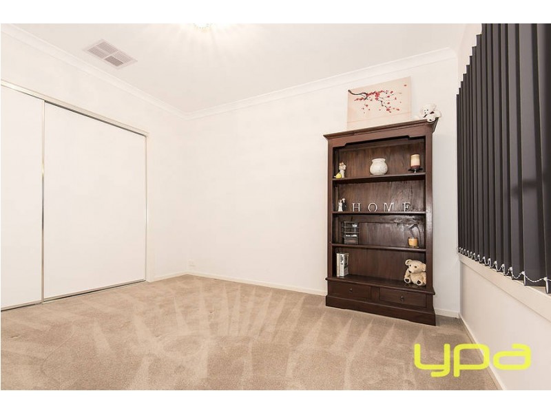 10 Dion Place, Melton West VIC 3337