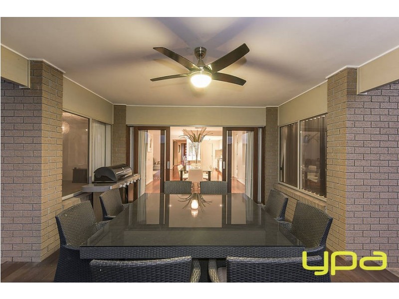 10 Dion Place, Melton West VIC 3337