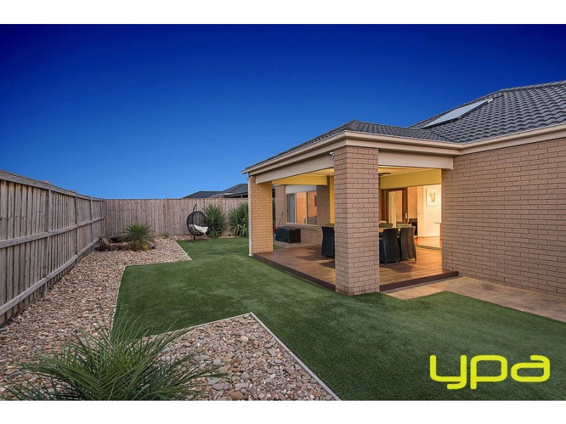 10 Dion Place, Melton West VIC 3337