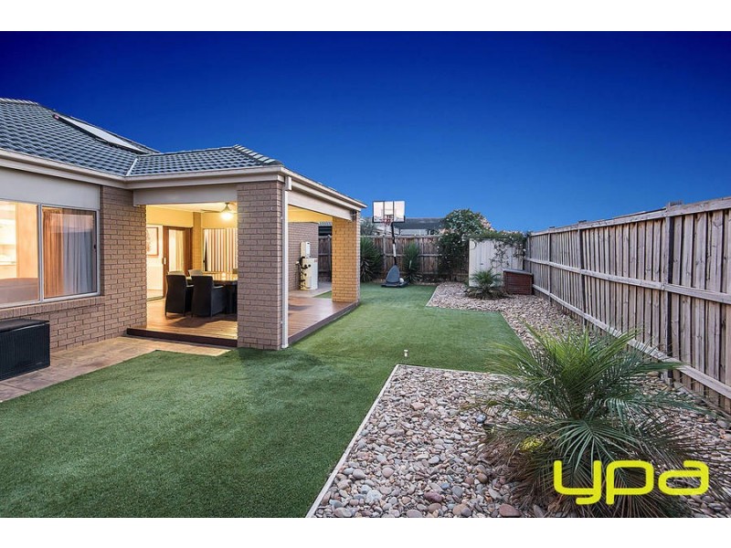 10 Dion Place, Melton West VIC 3337