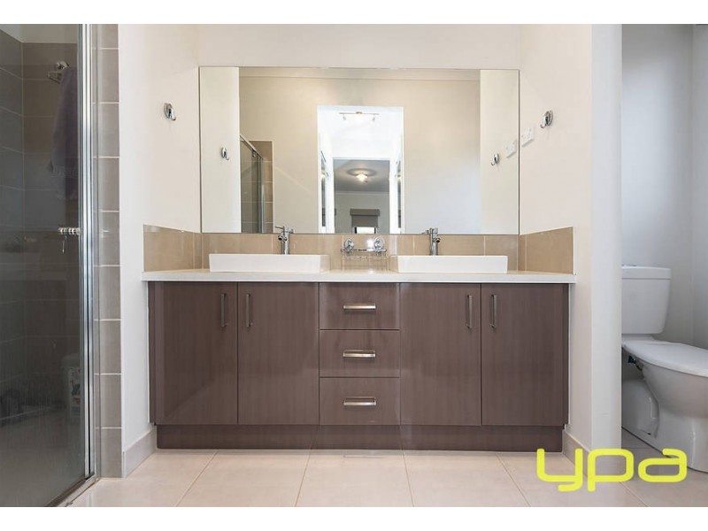 4 Carissa Road, Brookfield VIC 3338