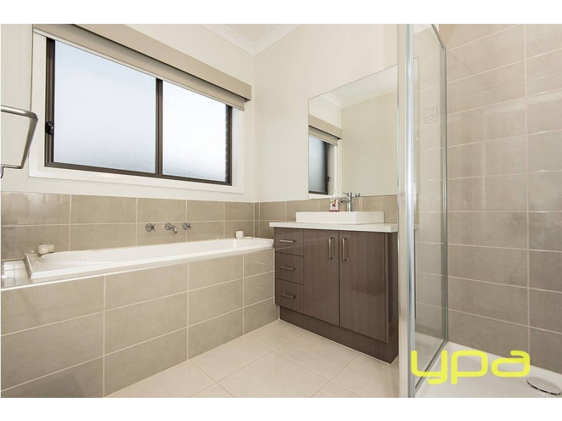 4 Carissa Road, Brookfield VIC 3338