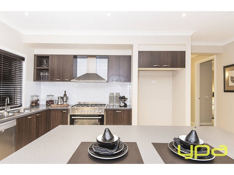 11 Castletown Boulevard, Melton South VIC 3338