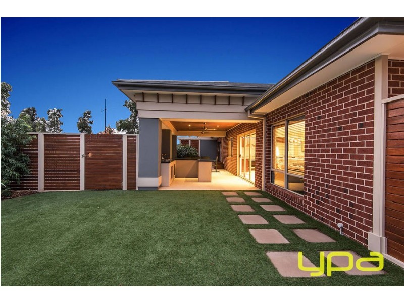 11 Castletown Boulevard, Melton South VIC 3338