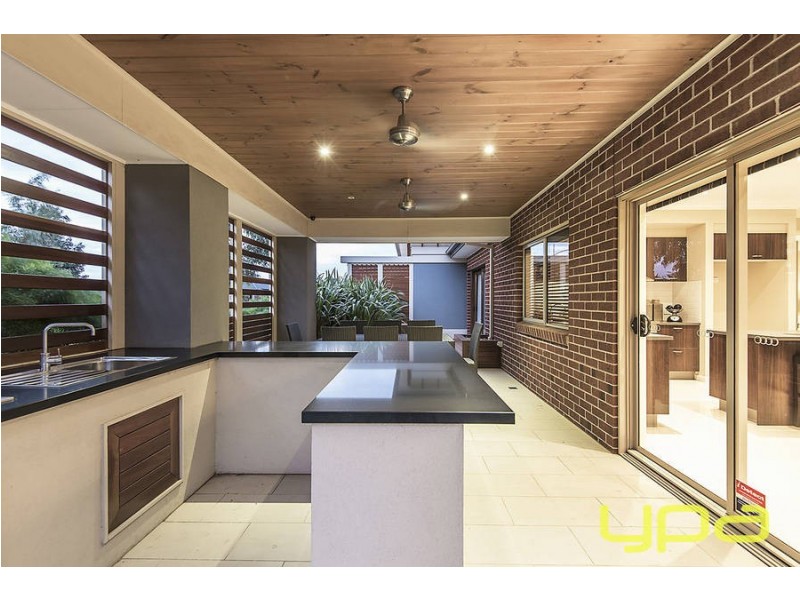 11 Castletown Boulevard, Melton South VIC 3338