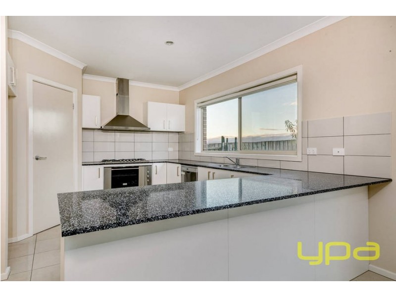 1/38 Denny Place, Melton South VIC 3338