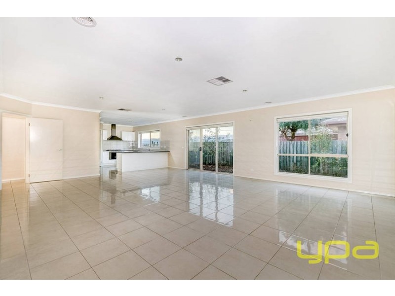 1/38 Denny Place, Melton South VIC 3338