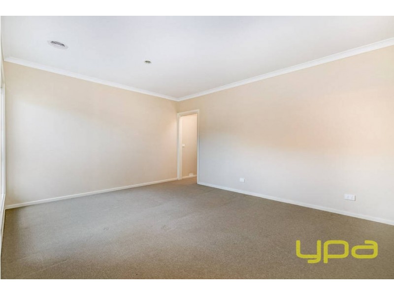 1/38 Denny Place, Melton South VIC 3338