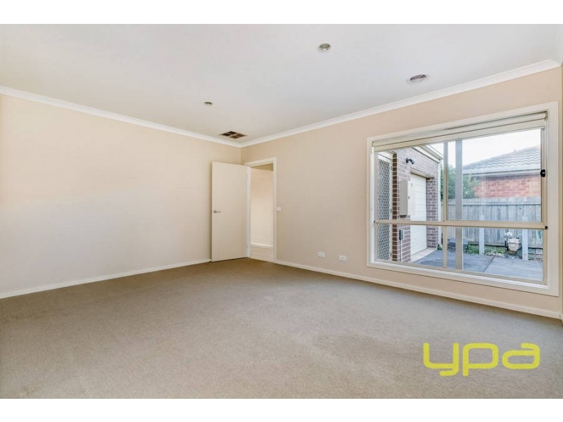 1/38 Denny Place, Melton South VIC 3338