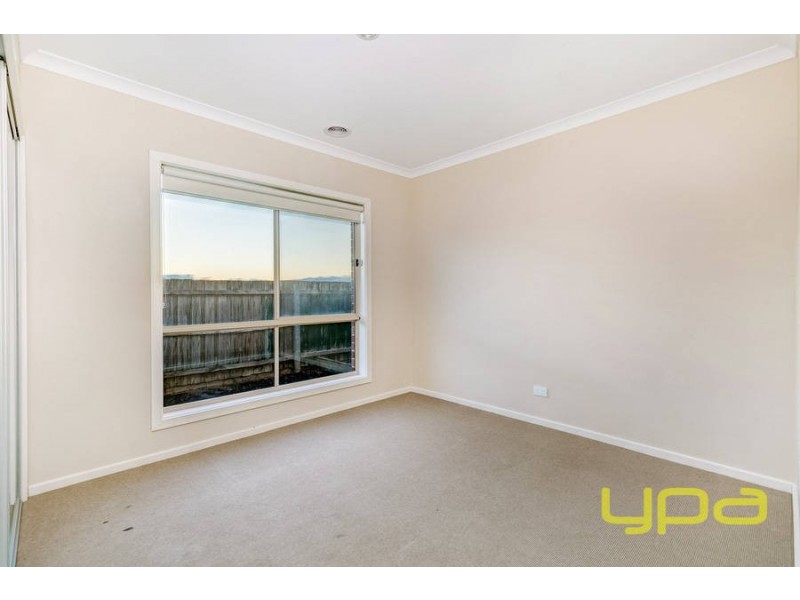 1/38 Denny Place, Melton South VIC 3338