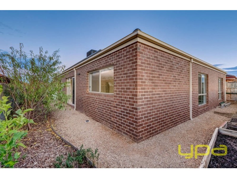 1/38 Denny Place, Melton South VIC 3338