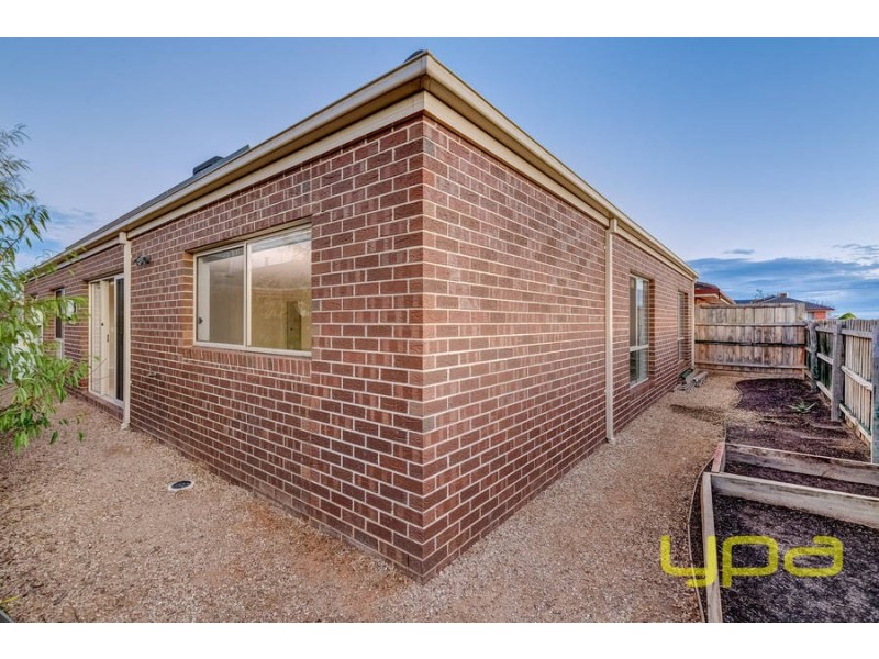 1/38 Denny Place, Melton South VIC 3338