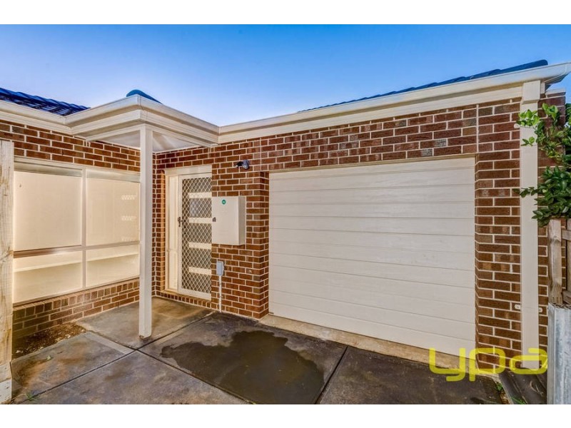 1/38 Denny Place, Melton South VIC 3338
