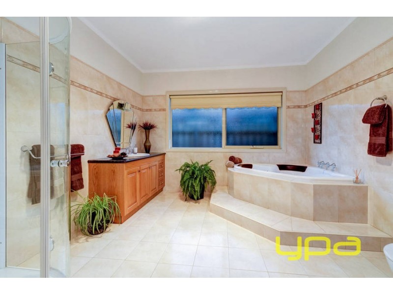 44 Dalray Crescent, Kurunjang VIC 3337