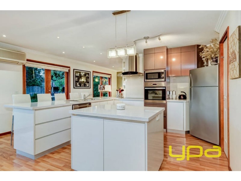 3 Katrina Place, Melton West VIC 3337