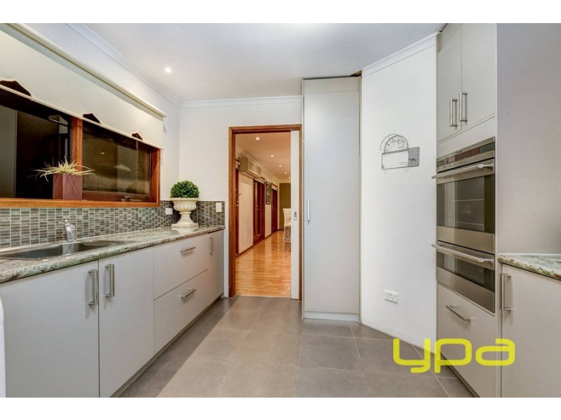 3 Katrina Place, Melton West VIC 3337