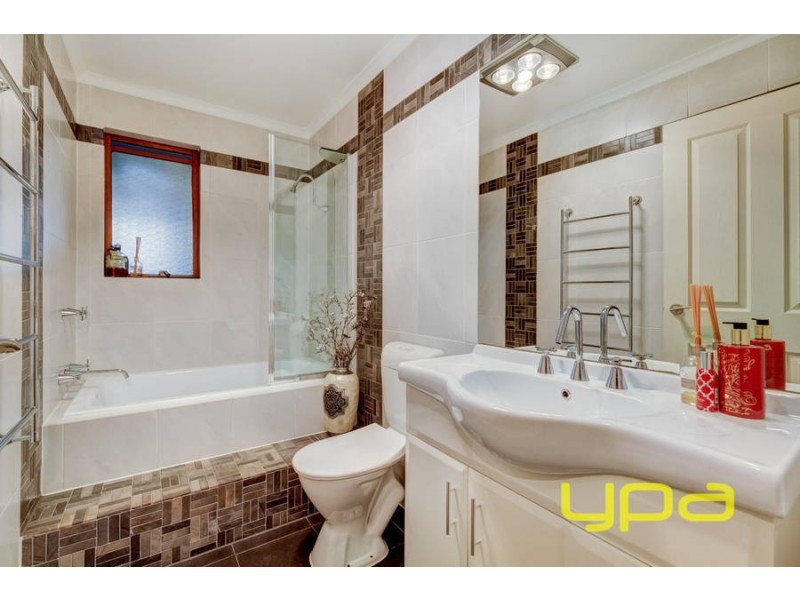 3 Katrina Place, Melton West VIC 3337