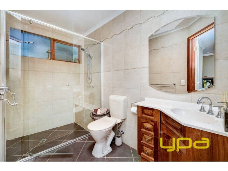 3 Katrina Place, Melton West VIC 3337