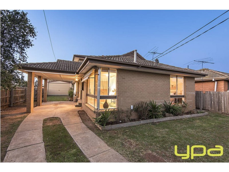 38 Curlew Close, Melton VIC 3337