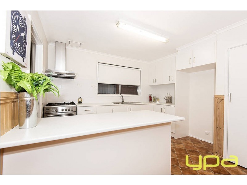 38 Curlew Close, Melton VIC 3337