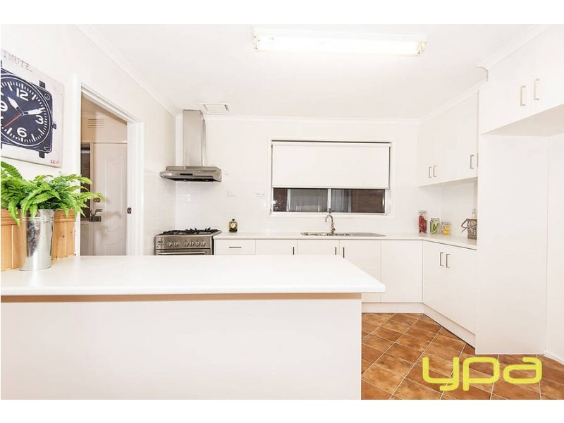 38 Curlew Close, Melton VIC 3337