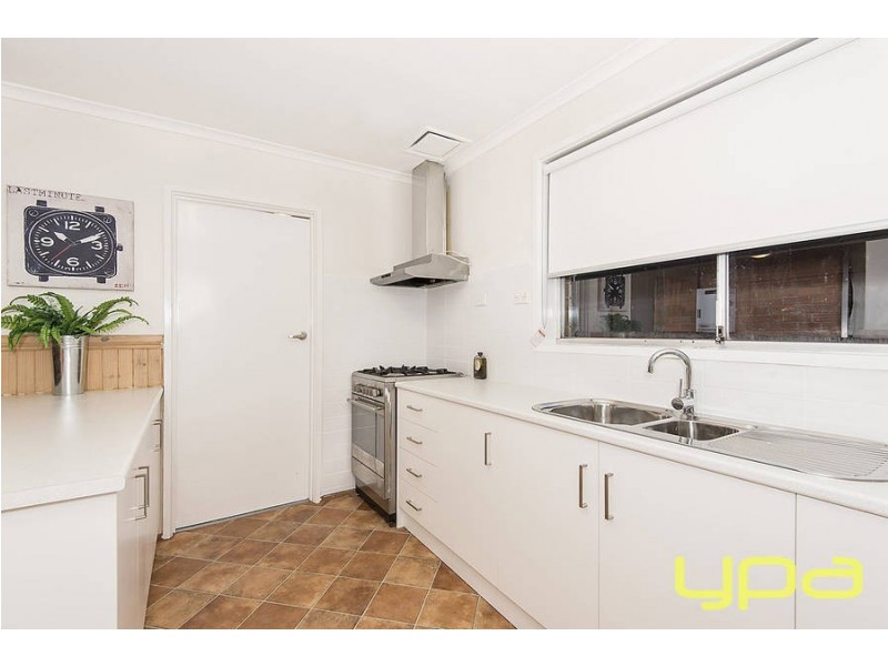 38 Curlew Close, Melton VIC 3337