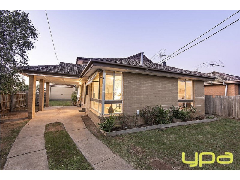 38 Curlew Close, Melton VIC 3337