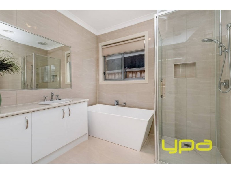 85 Arnolds Creek Boulevard, Melton West VIC 3337