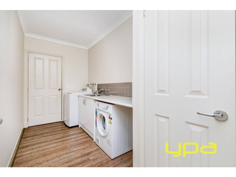 85 Arnolds Creek Boulevard, Melton West VIC 3337