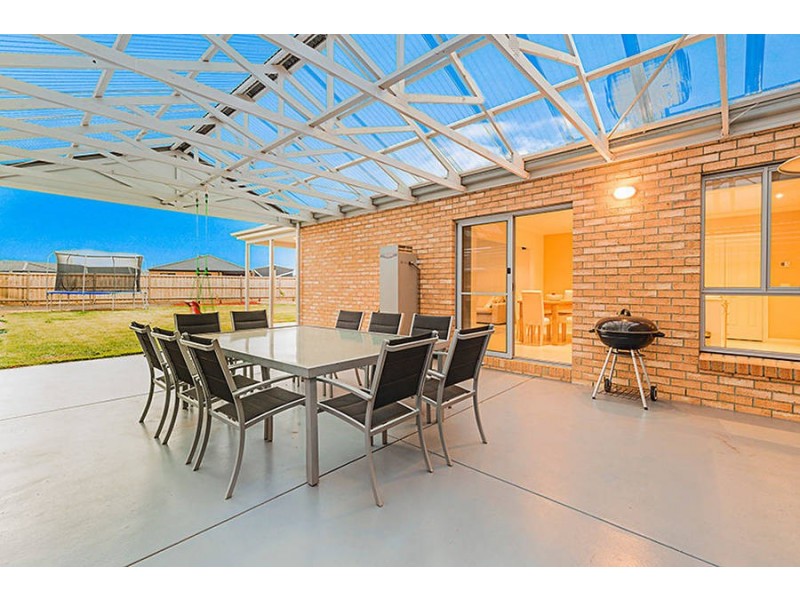 85 Arnolds Creek Boulevard, Melton West VIC 3337