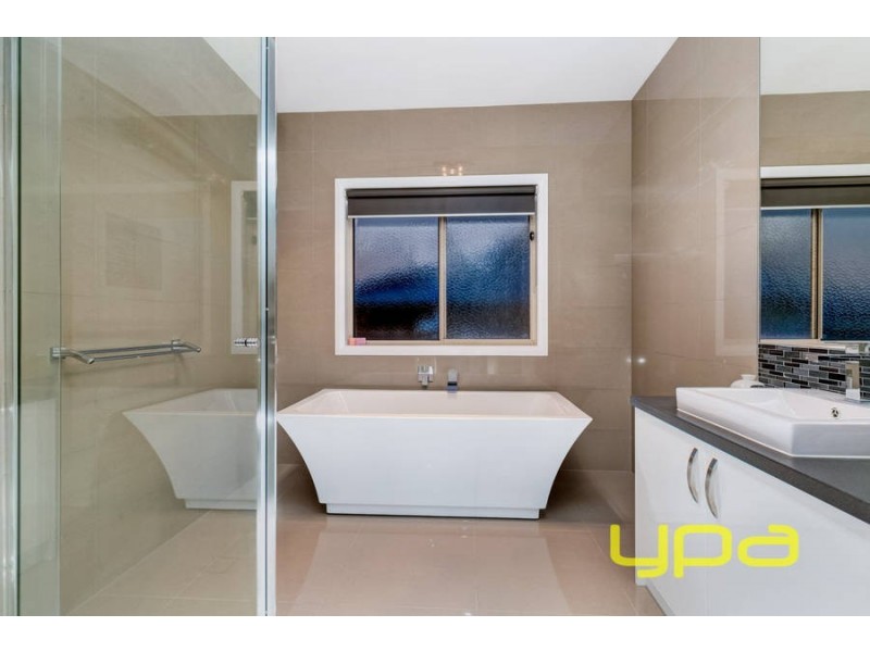 22 Peter Pan Crescent, Kurunjang VIC 3337