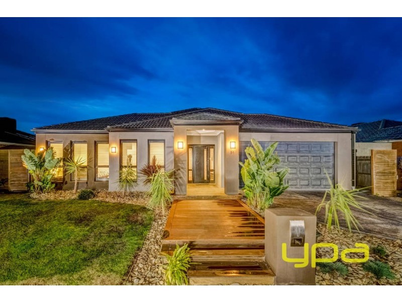 51 Carlyon Close, Melton West VIC 3337