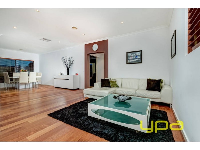 51 Carlyon Close, Melton West VIC 3337