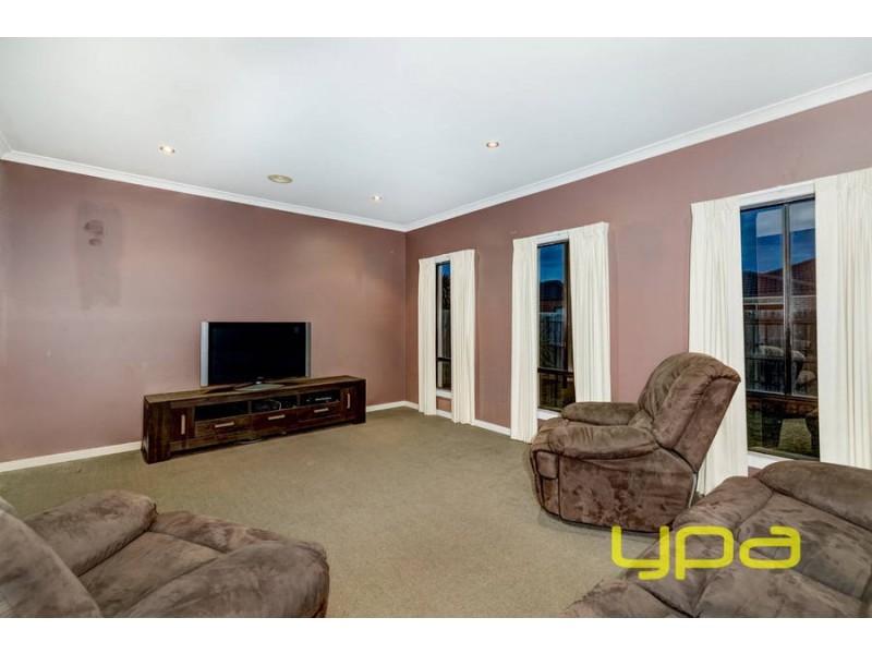 51 Carlyon Close, Melton West VIC 3337