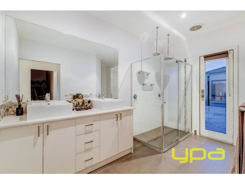 51 Carlyon Close, Melton West VIC 3337