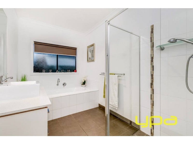 51 Carlyon Close, Melton West VIC 3337