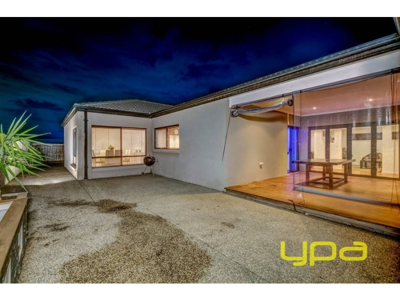 51 Carlyon Close, Melton West VIC 3337