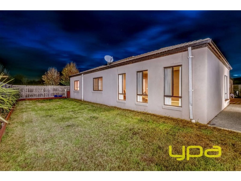 51 Carlyon Close, Melton West VIC 3337