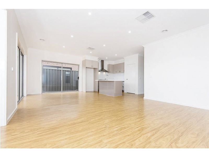 64 Aruma Avenue, Melton West VIC 3337