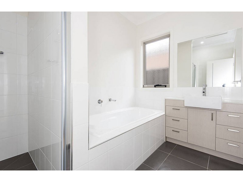 64 Aruma Avenue, Melton West VIC 3337