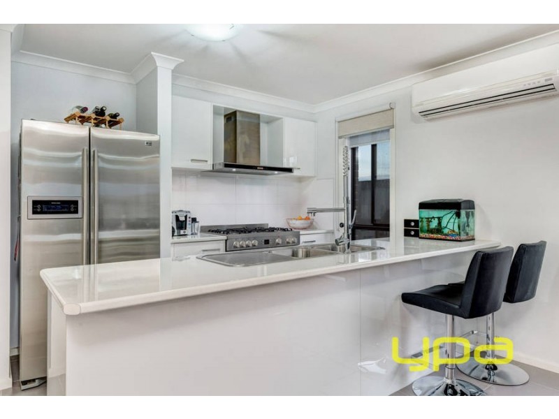 44 Mapleton Boulevard, Melton South VIC 3338