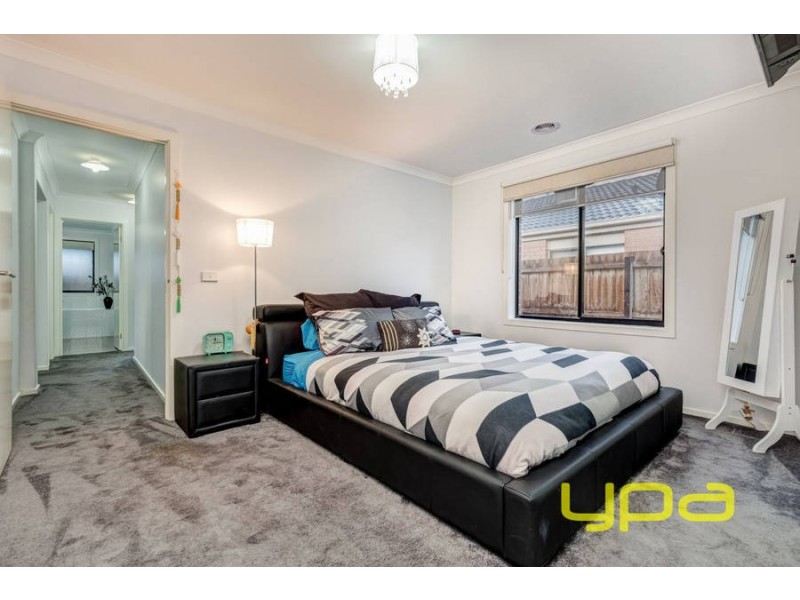 44 Mapleton Boulevard, Melton South VIC 3338