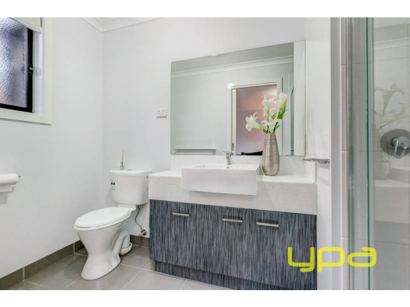 44 Mapleton Boulevard, Melton South VIC 3338