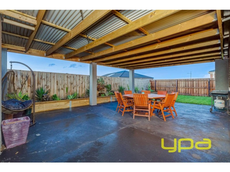 44 Mapleton Boulevard, Melton South VIC 3338