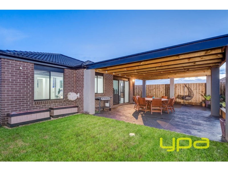 44 Mapleton Boulevard, Melton South VIC 3338