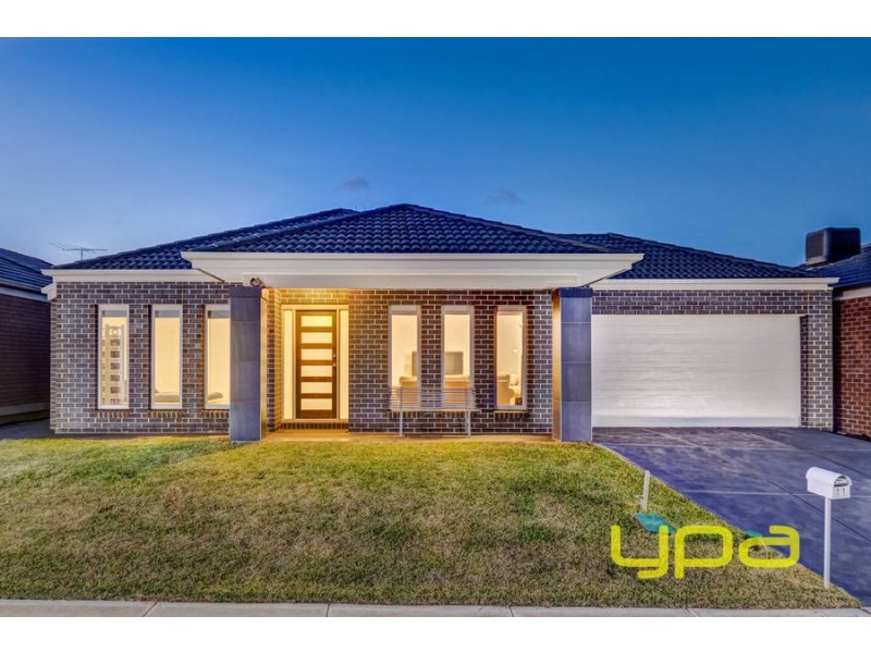 11 Dion Place, Melton West VIC 3337