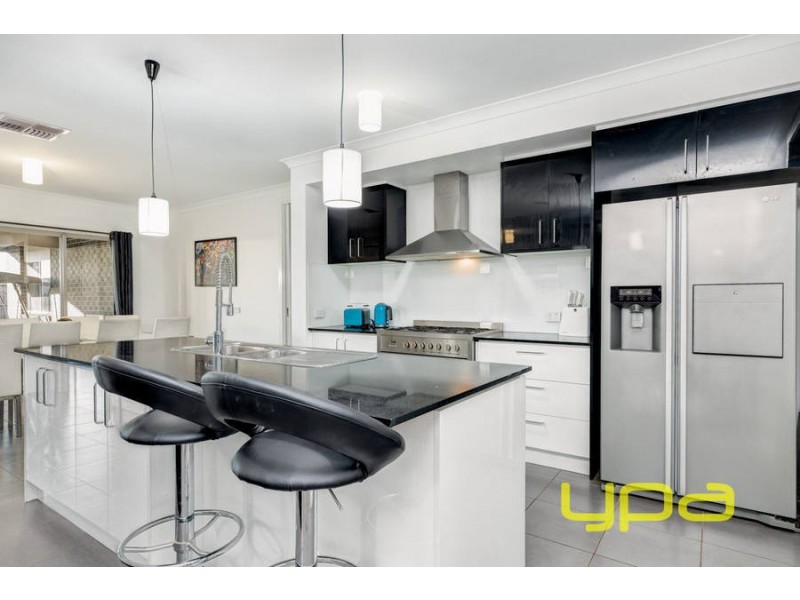 11 Dion Place, Melton West VIC 3337