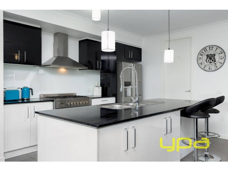 11 Dion Place, Melton West VIC 3337