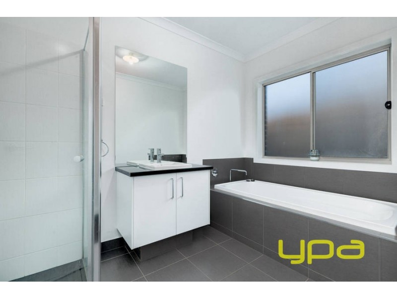 11 Dion Place, Melton West VIC 3337