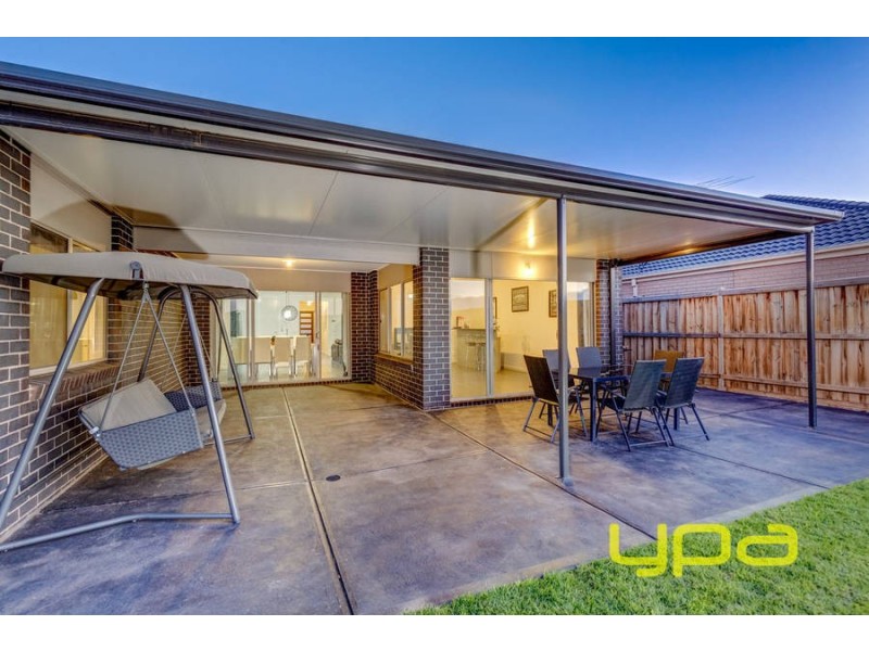 11 Dion Place, Melton West VIC 3337